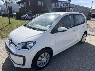 damaged passenger cars Volkswagen Up! 1.0 UP! LICHTE SCHADE! 2e EIGENAAR BOUWJAAR 2019  5850 EURO 2019/5