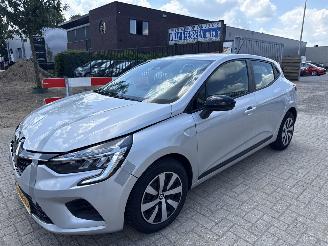 Unfallwagen Renault Clio 1.0 90 EQUILIBRE BOUWJAAR 2023  67945 KM VASTE PRIJS 8900 EURO 2023/4