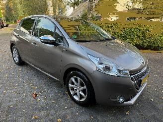 Peugeot 208 1.2 Style 5DRS NAVI AIRCO picture 2