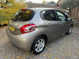 Peugeot 208 1.2 Style 5DRS NAVI AIRCO picture 4