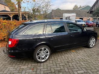 Auto incidentate Skoda Superb 1.6 TDI NAVI CRUISE STOELVERWARMING PDC TREKHAAK 2013/4