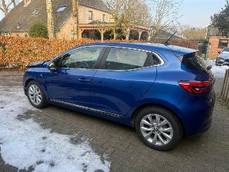 Schadeauto Renault Clio 1.0 Intens navi pdc 2021/12
