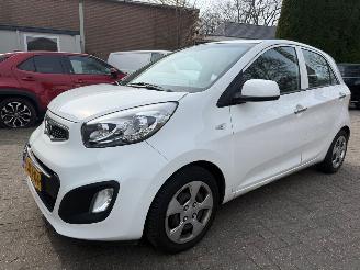 Schadeauto Kia Picanto 1.0 5DRS AIRCO NAVI NAP 2014/7