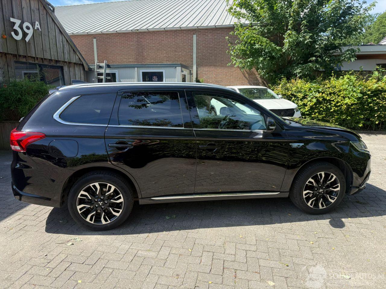 Mitsubishi Outlander 2.0PHEV  PLUGIN PREMIUM LUXE UITVOERING