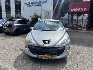 demontáž osobní automobily Peugeot 308 bijgeluid in motor 2011/1