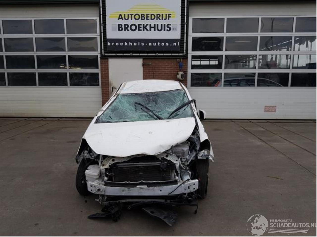 Toyota Yaris Yaris III (P13), Hatchback, 2010 / 2020 1.5 16V Hybrid