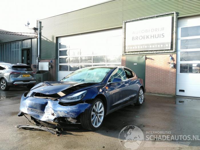 Tesla Model 3 Model 3, Sedan, 2017 Standard RWD Plus 60 kWh