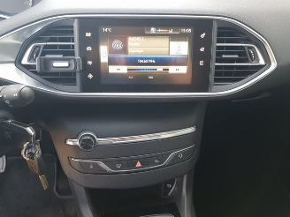 Peugeot 308 1.2 e-THP Blue Lease picture 19