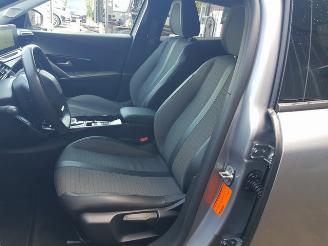 Peugeot e-2008 EV Allure Pack 50 kWh picture 17