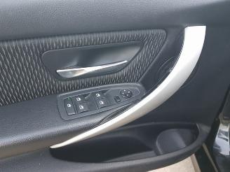 BMW 3-serie 320i Executive picture 26