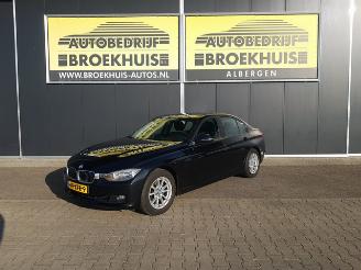 krockskadad bil auto BMW 3-serie 320i Executive 2012/5