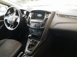 Ford Focus 1.0 Titanium picture 17