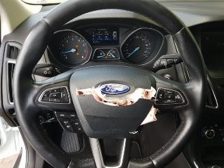 Ford Focus 1.0 Titanium picture 24