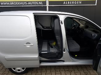 Peugeot Partner 120 1.6 e-HDI L1 Navteq 2Tronic AUTOMATIC picture 25