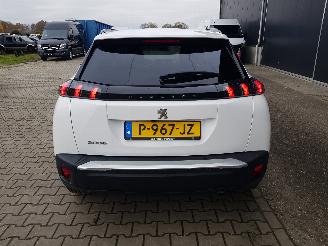 Peugeot 2008 1.2 PureTech Allure Pack picture 5