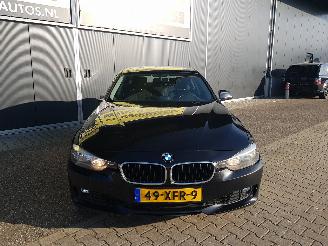 BMW 3-serie 320i Executive picture 3