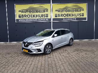 krockskadad bil auto Renault Mégane Estate 1.3 TCe Intens 2021/7