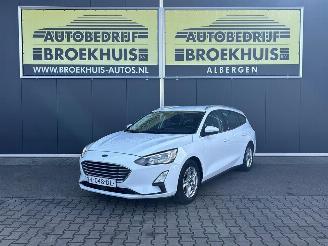 uszkodzony samochody osobowe Ford Focus Wagon 1.0 EcoBoost Trend Edition Business 2021/4