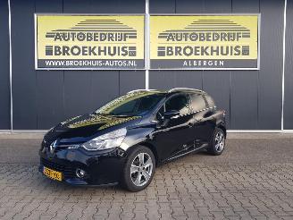 damaged passenger cars Renault Clio Estate 0.9 TCe Night&Day 2015/1
