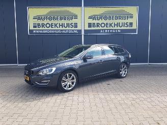 uszkodzony samochody osobowe Volvo V-60 2.4 D6 AWD Plug-In Hybrid Summum 2013/12