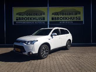 Unfallwagen Mitsubishi Outlander 2.0 PHEV Executive Edition X-Line 2014/12