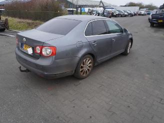 Coche siniestrado Volkswagen Jetta 2.0 FSi 2006/2
