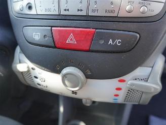 Peugeot 107 1.0 12v picture 8