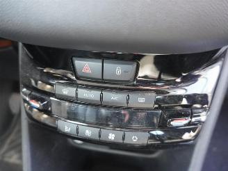 Peugeot 208 1.6 HDi picture 6