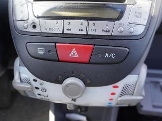 Peugeot 107 1.0 12v picture 6