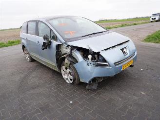 Peugeot 5008 1.6 HDiF picture 4