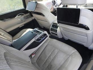 BMW 7-serie 740D picture 12