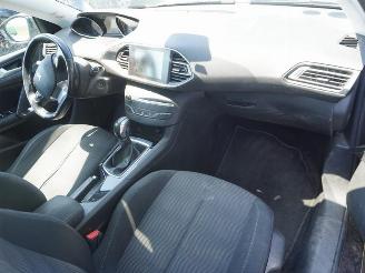 Peugeot 308 SW 1.2 THP picture 6
