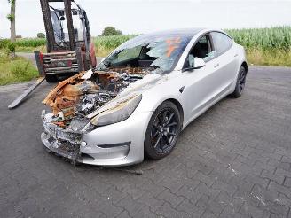 Tesla Model 3  picture 3