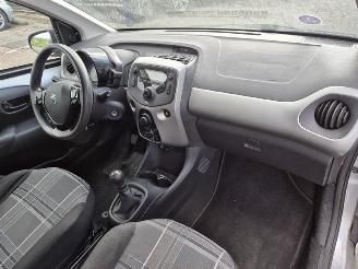 Peugeot 108 1.0 12V (1KRFE(CFB) picture 9