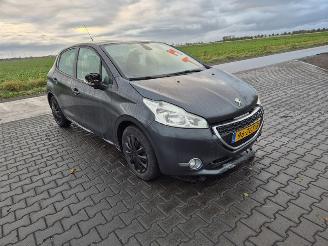Peugeot 208 1.2 12V picture 5