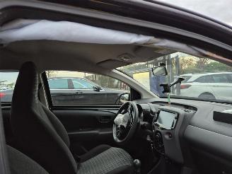 Peugeot 108 1.0 VVT-i picture 10