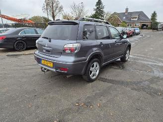 damaged passenger cars Mitsubishi Outlander 2.4 16v 4x4 2007/4