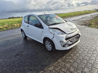 Peugeot 107 1.0 12v picture 4