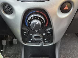 Peugeot 108 1.0 12V picture 6