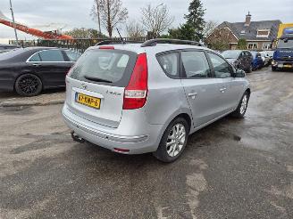 Vaurioauto  passenger cars Hyundai I-30 Crosswagon 1.6 CVVT 2010/1