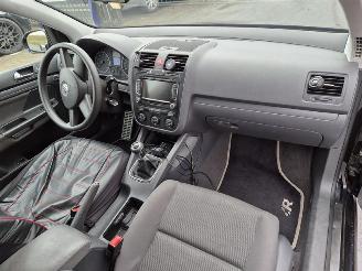 Volkswagen Golf 1.6 FSi picture 9