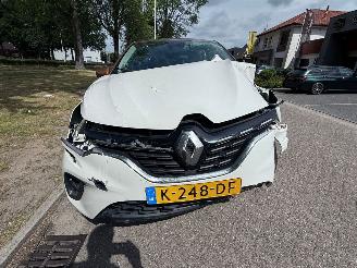 Renault Captur E-TECH PLUG-IN HYBRID  1598 cc picture 8