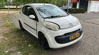 Unfallwagen Citroën C1 50 kW (68 PK)  998 cc. 2008/1