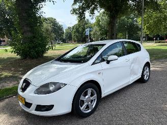uszkodzony samochody osobowe Seat Leon 75 kW (102 PK)  1595 cc. 2008/1