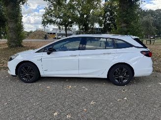 Opel Astra SPORTS TOURER+ picture 2