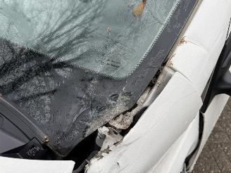 Peugeot 108  picture 10