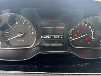 Peugeot 208  picture 17