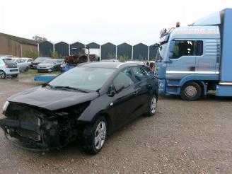 Damaged car Kia Ceed 1.6 CRDI Break Comfort 2014/2