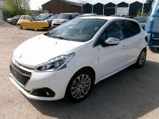 Peugeot 208 1.2 Allure 5 DRS picture 2
