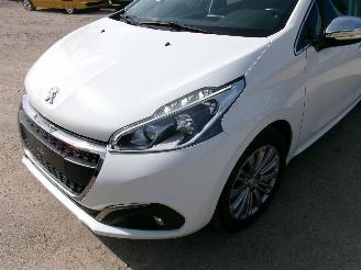Peugeot 208 1.2 Allure 5 DRS picture 6